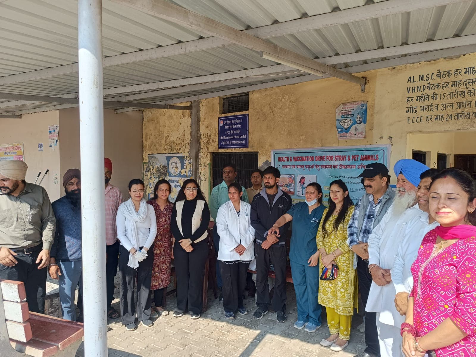 Health and vaccination drive for stray and pet animals with the clinic team